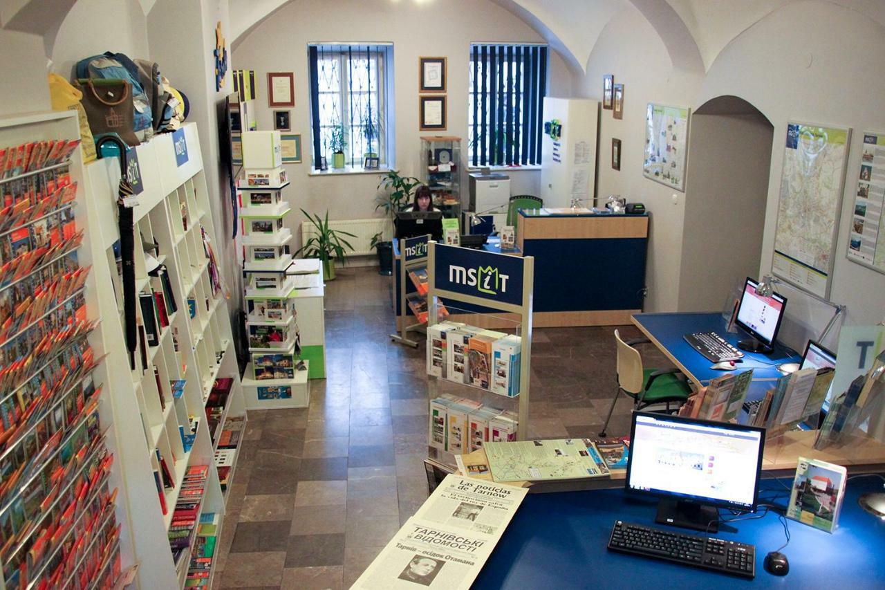 Tarnowskie Centrum Informacji エクステリア 写真
